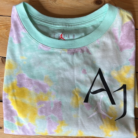 Jordan NWT Boys Jordan’s shirt Sz 12-13 green , purple & yellow color - Picture 6 of 7